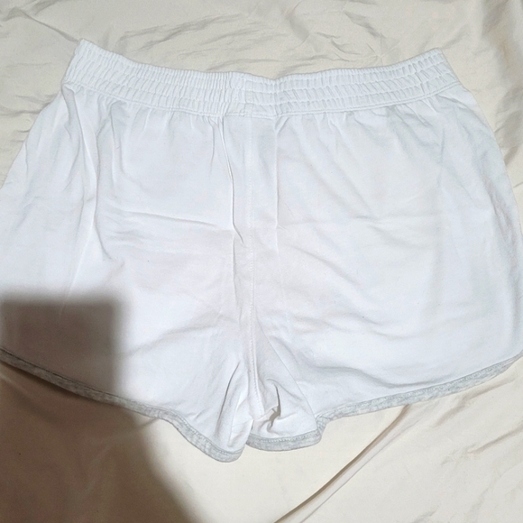 Champion sweatshorts size medium - Picture 3 of 3